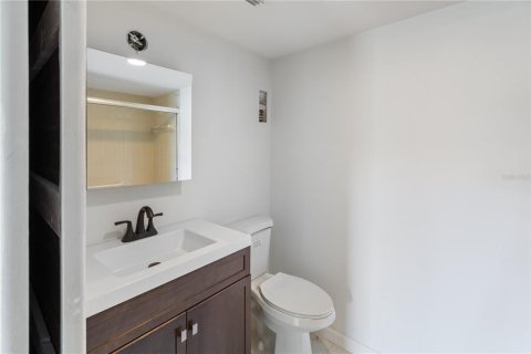 Condo in Port Charlotte, Florida, 2 bedrooms  № 1909227 - photo 14