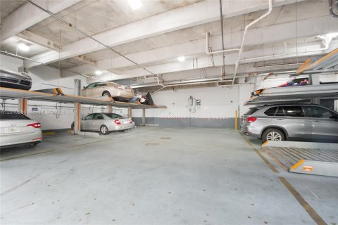 Condo in Miami, Florida, 3 bedrooms № 2075258 - photo 14