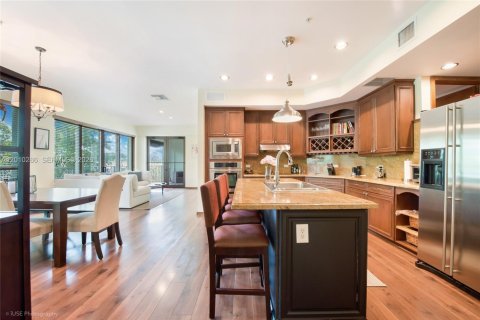 Condo in Miami, Florida, 3 bedrooms № 2075258 - photo 4