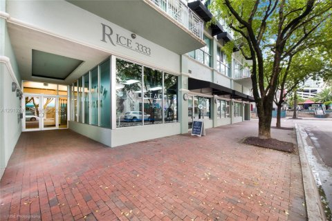 Condo in Miami, Florida, 3 bedrooms № 2075258 - photo 17