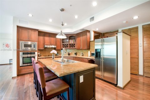 Condo in Miami, Florida, 3 bedrooms № 2075258 - photo 3