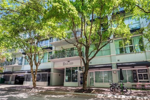 Condo in Miami, Florida, 3 bedrooms  № 2075258