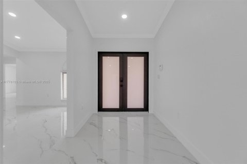 Casa en venta en Miami, Florida, 5 dormitorios, 236.53 m2 № 1707926 - foto 28