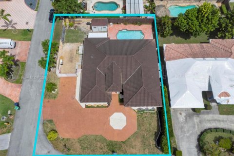 Casa en venta en Miami, Florida, 5 dormitorios, 236.53 m2 № 1707926 - foto 30