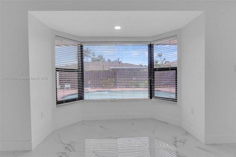 Casa en venta en Miami, Florida, 5 dormitorios, 236.53 m2 № 1707926 - foto 26