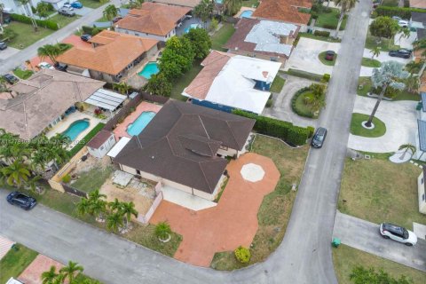 Casa en venta en Miami, Florida, 5 dormitorios, 236.53 m2 № 1707926 - foto 29