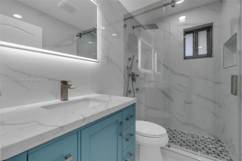 Casa en venta en Miami, Florida, 5 dormitorios, 236.53 m2 № 1707926 - foto 24