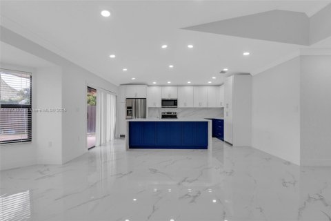 Casa en venta en Miami, Florida, 5 dormitorios, 236.53 m2 № 1707926 - foto 5