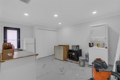 Casa en venta en Miami, Florida, 5 dormitorios, 236.53 m2 № 1707926 - foto 25
