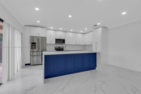 Casa en venta en Miami, Florida, 5 dormitorios, 236.53 m2 № 1707926 - foto 6