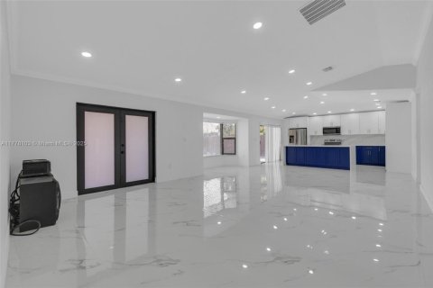 Casa en venta en Miami, Florida, 5 dormitorios, 236.53 m2 № 1707926 - foto 4
