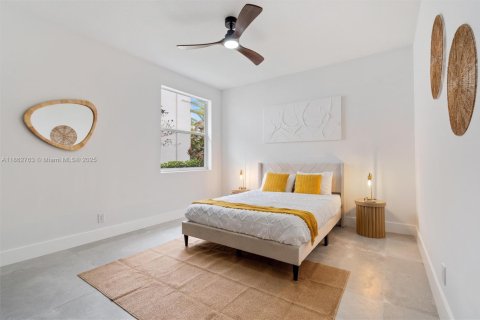 House in Lake Worth, Florida 3 bedrooms, 226.68 sq.m. № 1890364 - photo 23