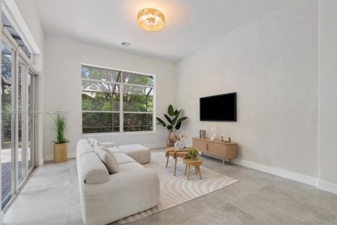 House in Lake Worth, Florida 3 bedrooms, 226.68 sq.m. № 1890364 - photo 13