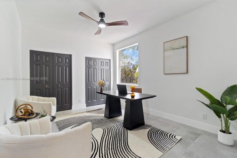 House in Lake Worth, Florida 3 bedrooms, 226.68 sq.m. № 1890364 - photo 21