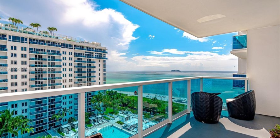 Condominio en Miami Beach, Florida, 2 dormitorios  № 1345534