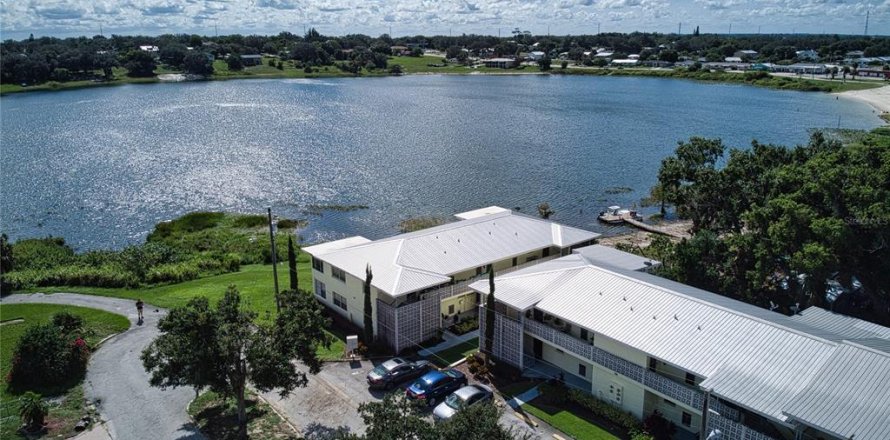 Condo in Avon Park, Florida, 2 bedrooms № 1724253