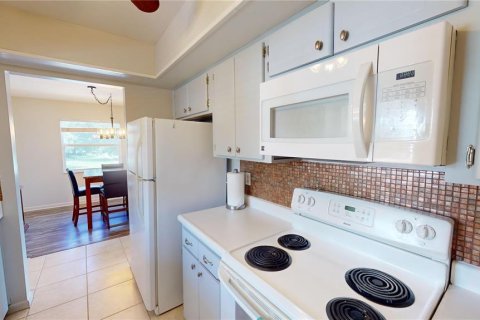 Condo in Avon Park, Florida, 2 bedrooms  № 1724253 - photo 7