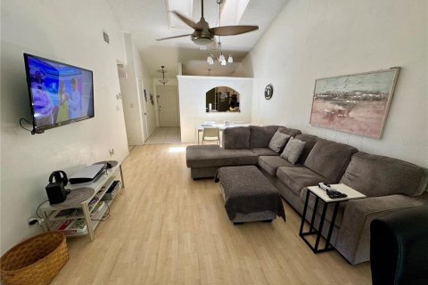 Duplex in Orlando, Florida 2 bedrooms, 98.1 sq.m. № 1917473 - photo 4