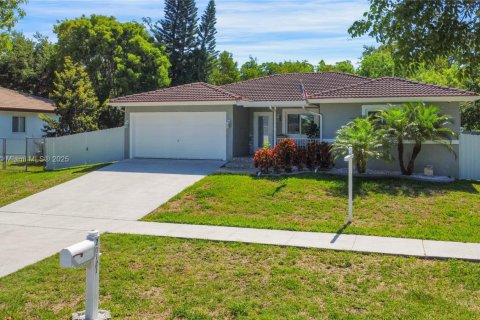 House in Cutler Bay, Florida 3 bedrooms, 178.56 sq.m. № 1752413 - photo 16
