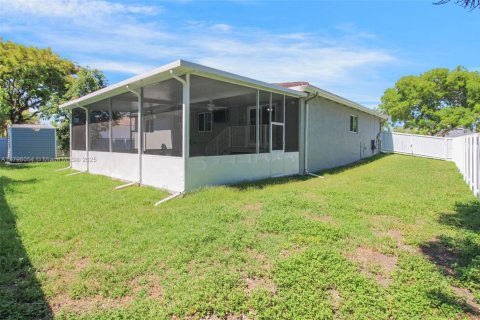 House in Cutler Bay, Florida 3 bedrooms, 178.56 sq.m. № 1752413 - photo 9