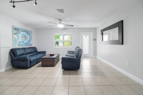 House in Cutler Bay, Florida 3 bedrooms, 178.56 sq.m. № 1752413 - photo 28