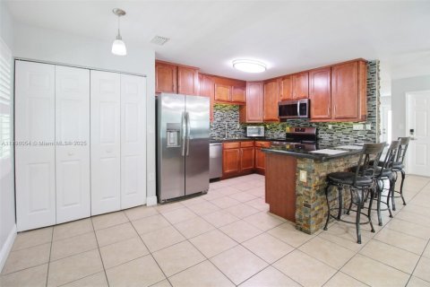 House in Cutler Bay, Florida 3 bedrooms, 178.56 sq.m. № 1752413 - photo 20
