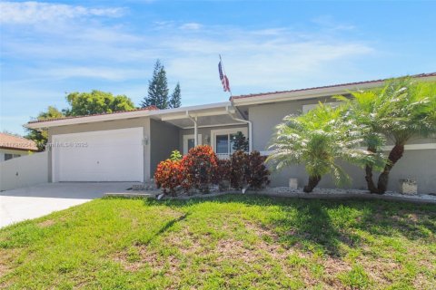 House in Cutler Bay, Florida 3 bedrooms, 178.56 sq.m. № 1752413 - photo 15
