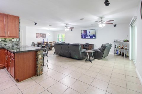 House in Cutler Bay, Florida 3 bedrooms, 178.56 sq.m. № 1752413 - photo 21