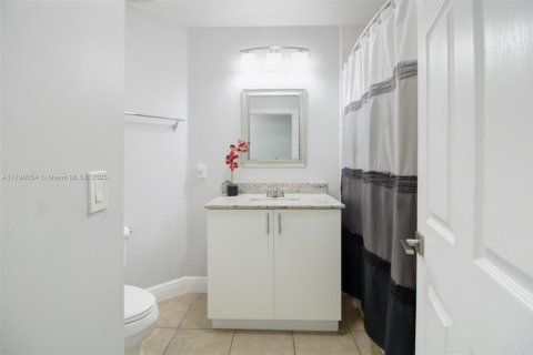 House in Cutler Bay, Florida 3 bedrooms, 178.56 sq.m. № 1752413 - photo 2