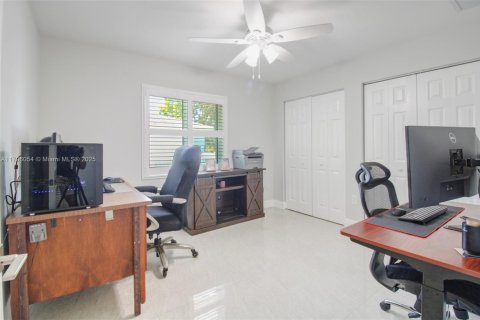 House in Cutler Bay, Florida 3 bedrooms, 178.56 sq.m. № 1752413 - photo 5