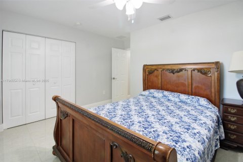 House in Cutler Bay, Florida 3 bedrooms, 178.56 sq.m. № 1752413 - photo 3