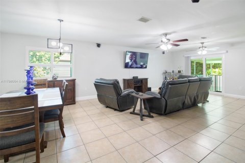 House in Cutler Bay, Florida 3 bedrooms, 178.56 sq.m. № 1752413 - photo 19