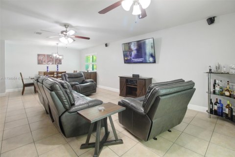 House in Cutler Bay, Florida 3 bedrooms, 178.56 sq.m. № 1752413 - photo 22