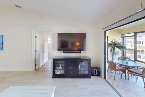 House in Punta Gorda, Florida 3 bedrooms, 147.06 sq.m. № 1536516 - photo 9