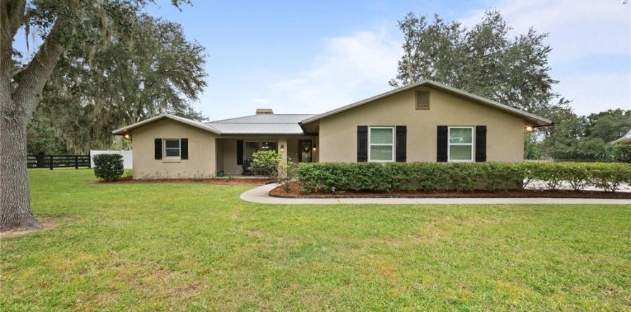 Villa ou maison à Dade City, Floride 3 chambres, 195.84 m2 № 2400956