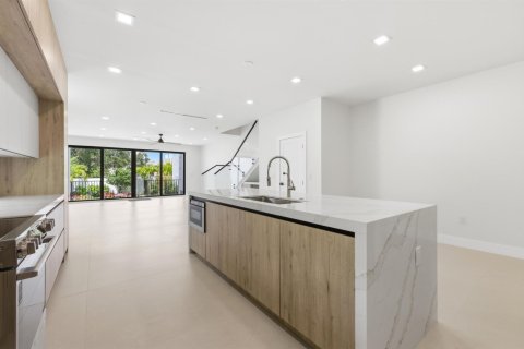 Adosado en venta en Fort Lauderdale, Florida, 3 dormitorios, 252.97 m2 № 2268475 - foto 11