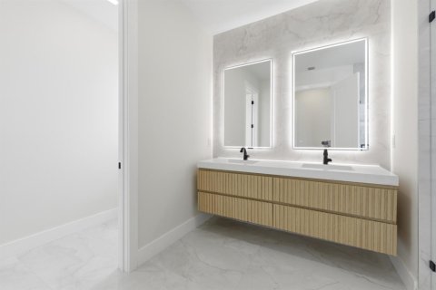 Adosado en venta en Fort Lauderdale, Florida, 3 dormitorios, 252.97 m2 № 2268475 - foto 24