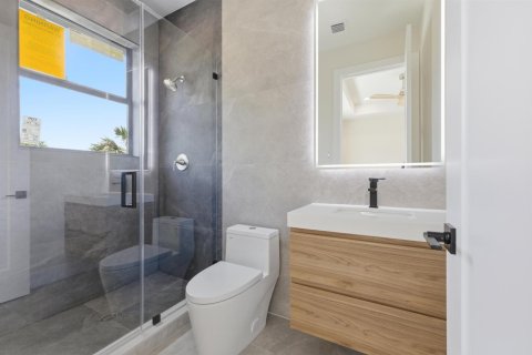 Adosado en venta en Fort Lauderdale, Florida, 3 dormitorios, 252.97 m2 № 2268475 - foto 30