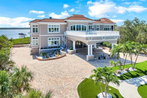 House in Englewood, Florida 6 bedrooms, 1188.13 sq.m. № 1911773 - photo 1