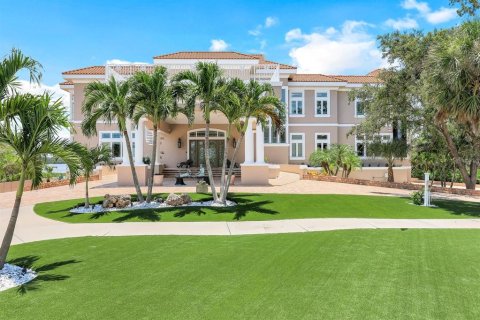 House in Englewood, Florida 6 bedrooms, 1188.13 sq.m. № 1911773 - photo 3