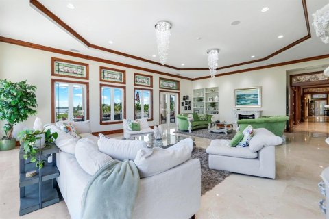 House in Englewood, Florida 6 bedrooms, 1188.13 sq.m. № 1911773 - photo 10