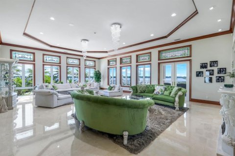 House in Englewood, Florida 6 bedrooms, 1188.13 sq.m. № 1911773 - photo 11