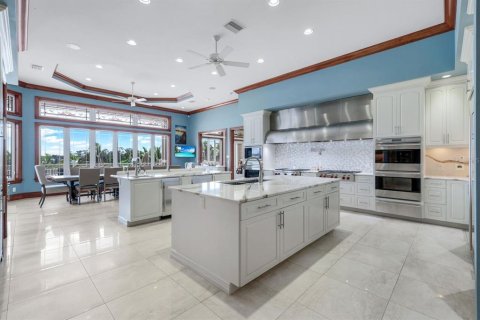 House in Englewood, Florida 6 bedrooms, 1188.13 sq.m. № 1911773 - photo 19