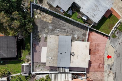 House in Hialeah, Florida 5 bedrooms, 170.85 sq.m. № 948996 - photo 1