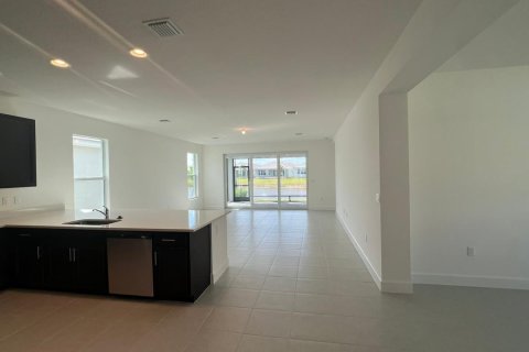 House in Port St. Lucie, Florida 3 bedrooms, 209.4 sq.m. № 2083508 - photo 13