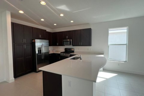 House in Port St. Lucie, Florida 3 bedrooms, 209.4 sq.m. № 2083508 - photo 15