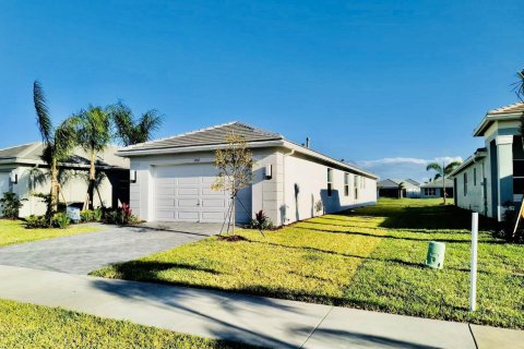 House in Port St. Lucie, Florida 3 bedrooms, 209.4 sq.m. № 2083508
