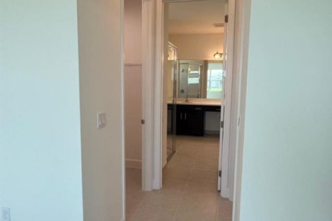 House in Port St. Lucie, Florida 3 bedrooms, 209.4 sq.m. № 2083508 - photo 11