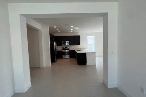 House in Port St. Lucie, Florida 3 bedrooms, 209.4 sq.m. № 2083508 - photo 16
