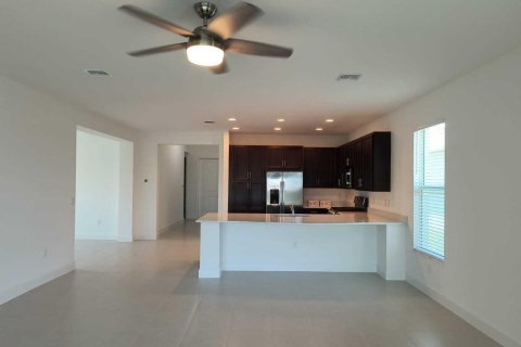 House in Port St. Lucie, Florida 3 bedrooms, 209.4 sq.m. № 2083508 - photo 18